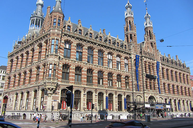 Centro comercial en la Magna Plaza de Ámsterdam