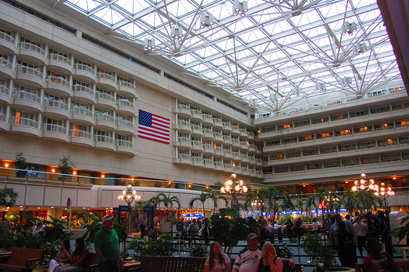 Interior del aeropuerto de Orlando