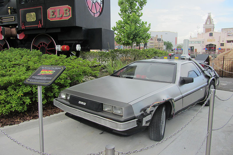 Coche de la película regreso al futuro en Universal Studios