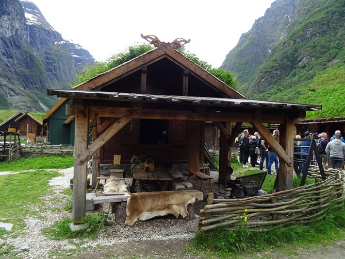 Aldea Vikinga de Njardarheim en Noruega