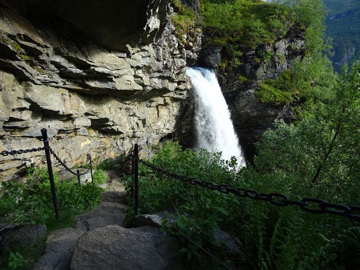 Cascada Storsæterfossen en Geiranger