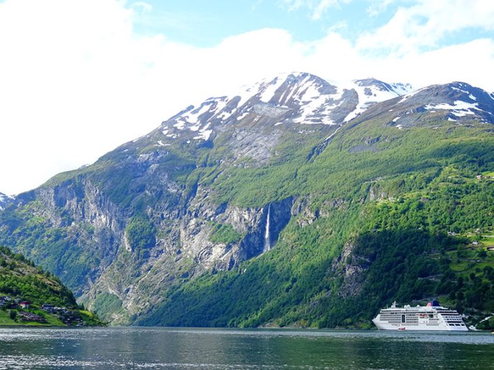 Crucero por el fiordo de Geiranger