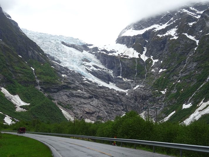 Vista de un glaciar en la ruta por Noruega