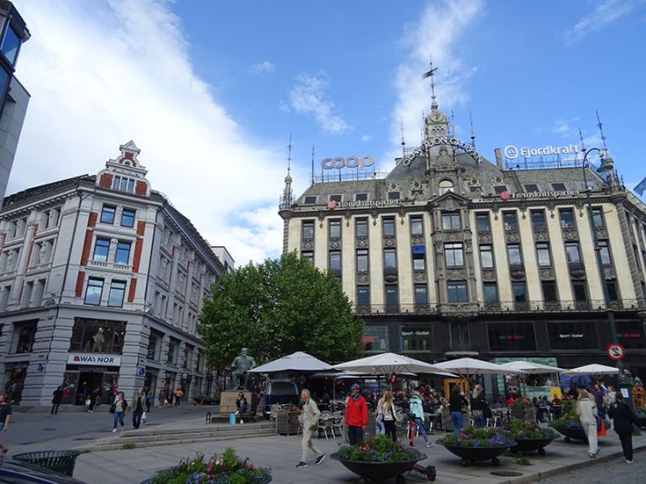 Calle Karl Johans Gate en Oslo