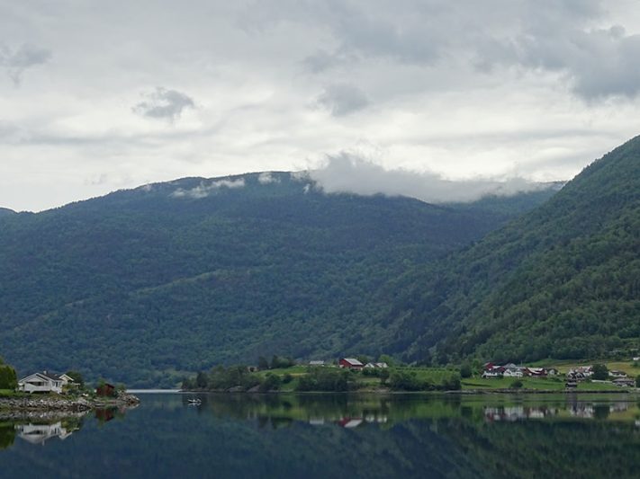 Lago Sogndal en Noruega