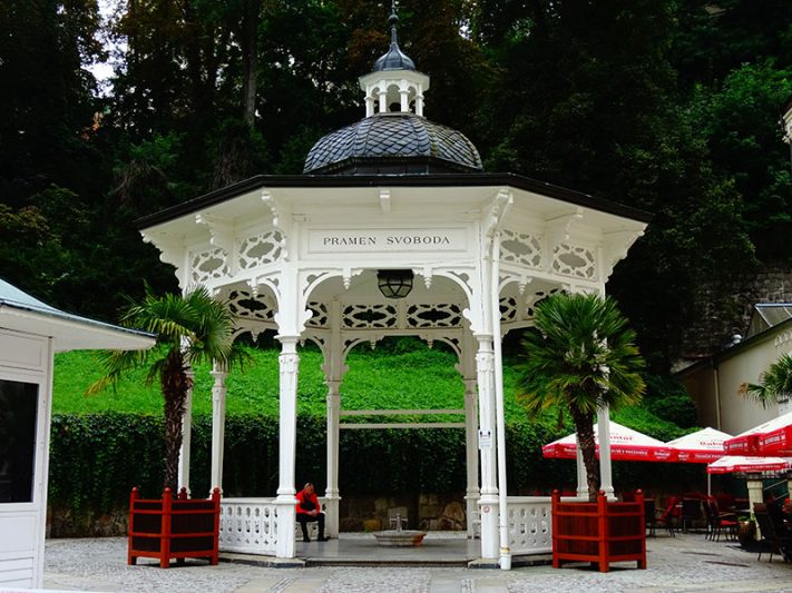 Columnata de agua termal en Karlovy Vary