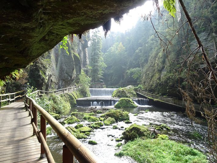 Río Kamenice Gorge en la República Checa