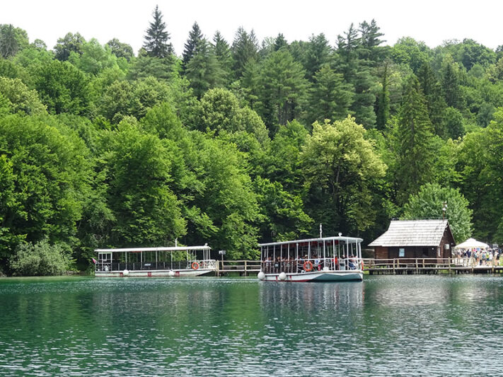 Barcos en los lagos del Plitvice