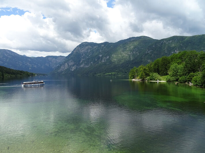 Lago Bohinj en Eslovenia