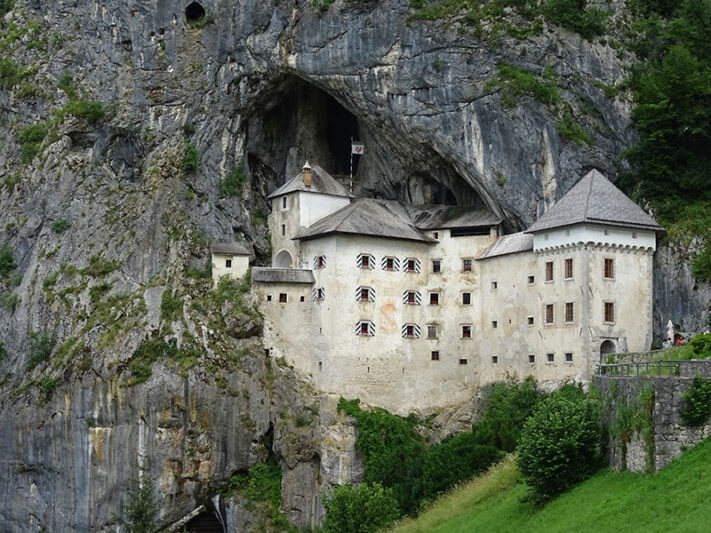 Castillo de Predjama en Eslovenia