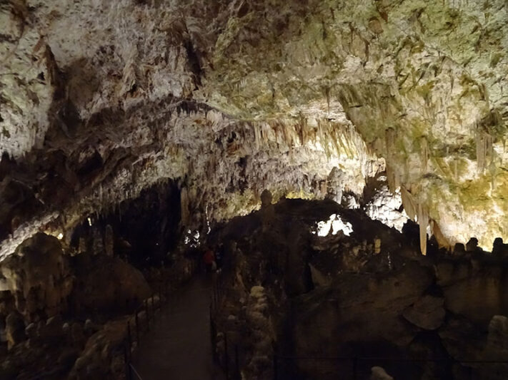 Cueva de Postojnska en Eslovenia