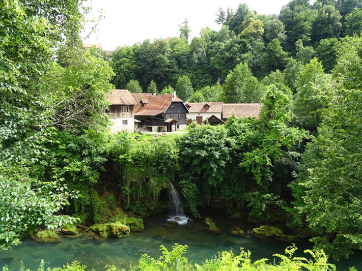 Casas en el Pueblo de Rastoke en Croacia