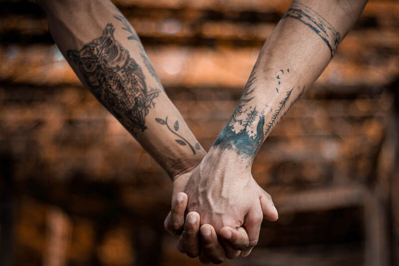 brazos unidos tatuaje naturaleza